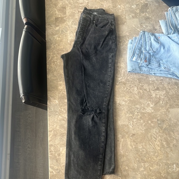 Old Navy Jeans. Size 10. Black color. - Picture 2 of 3